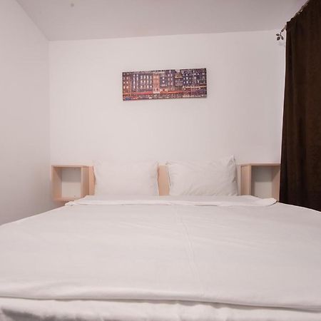 Hotel Casa 4 Odai à Douăzeci şi Trei August Extérieur photo