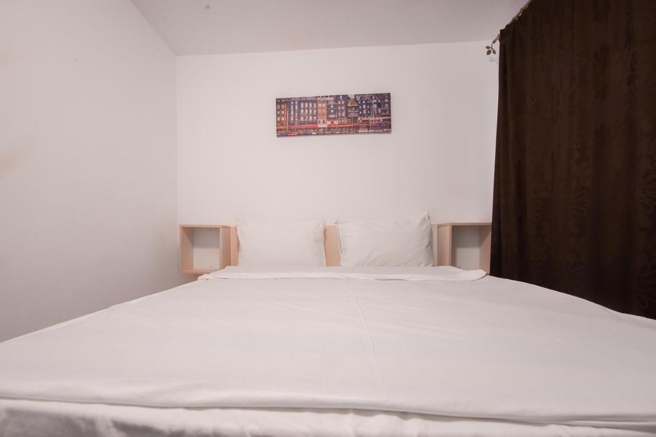 Hotel Casa 4 Odai à Douăzeci şi Trei August Extérieur photo