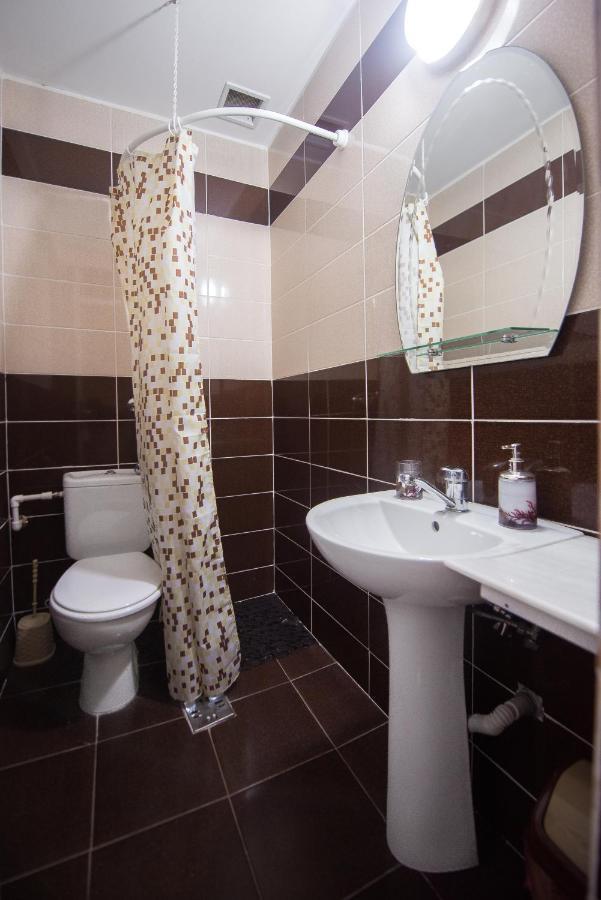 Hotel Casa 4 Odai à Douăzeci şi Trei August Extérieur photo